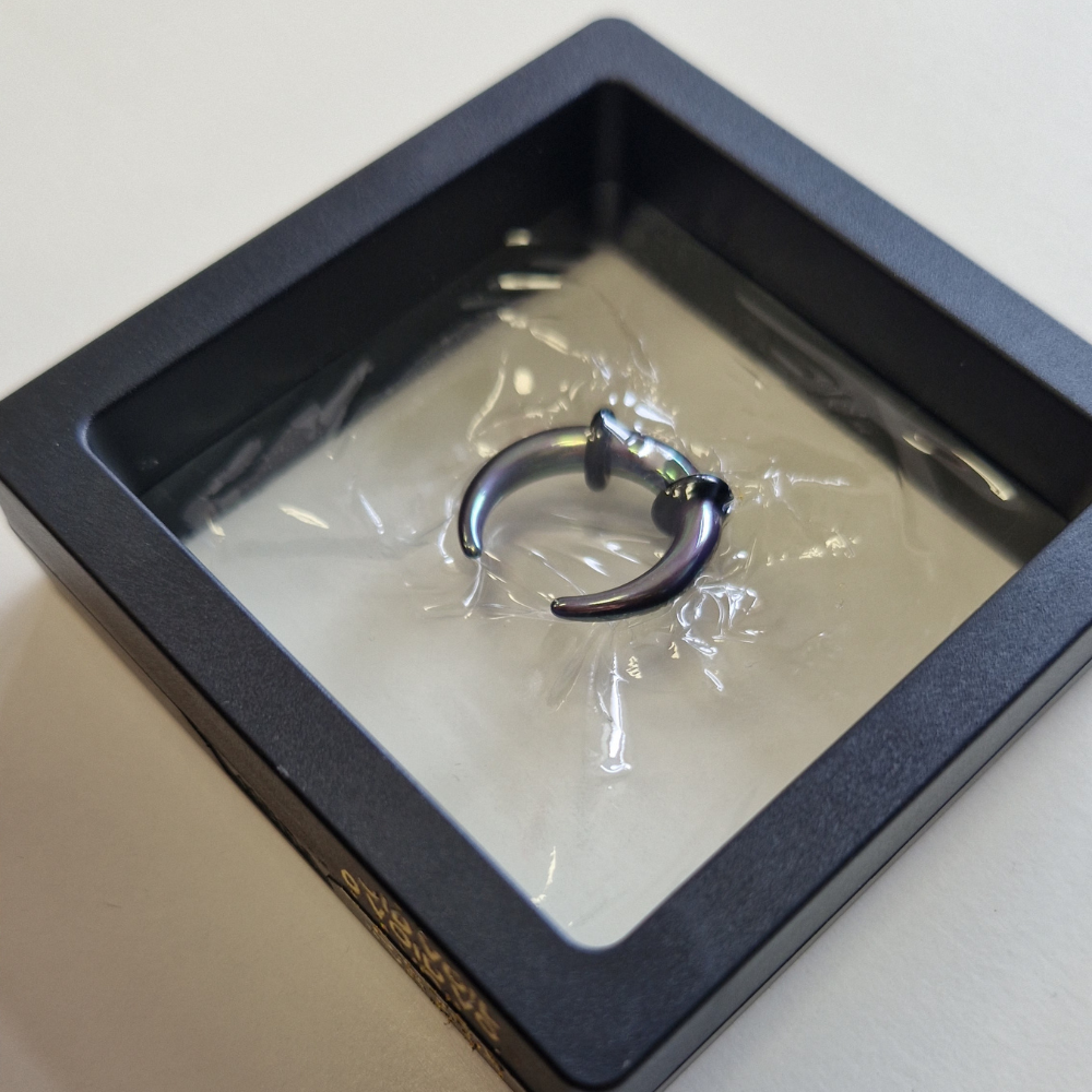 Detail poškození pečetě